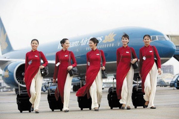 Một trong những trang phục tiếp viên đẹp nhất của Vietnam Airlines